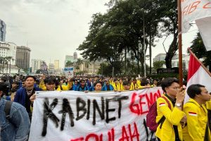 DEMO RAKYAT PAJAK RAKYAT NAIK ANGGARAN DPR IKUT NAIK!!