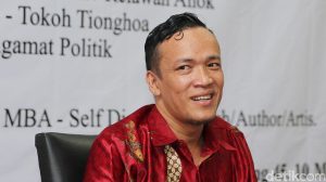 Immanuel Ebenezer SEPAKTERJANG DI DUNIA POLITIK