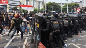 DEMO RAKYAT PAJAK RAKYAT NAIK ANGGARAN DPR IKUT NAIK!!