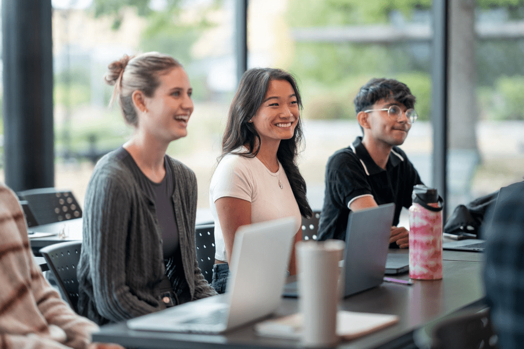 Pendidikan Sosial Emosional di Dunia Online, 5 Strategi yang Wajib Diterapkan